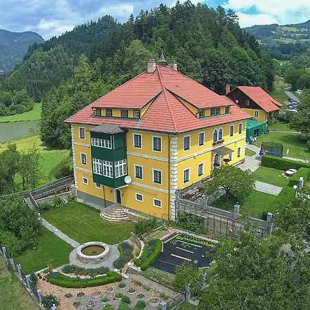 Nice In Friesach-dürnstein W/ 2 Bedrooms Apartment